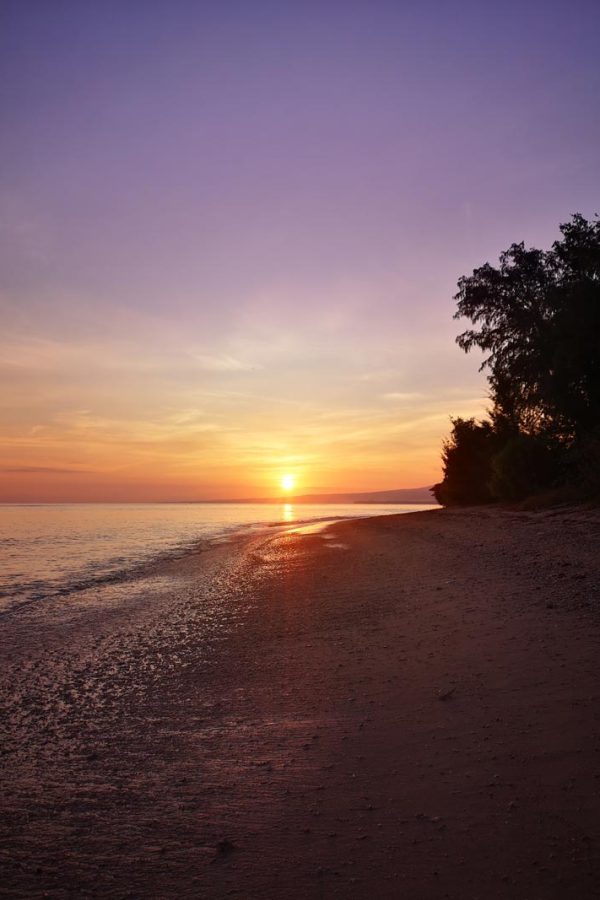 sunset-Gili-Air Family friendly beaches of Gili Air